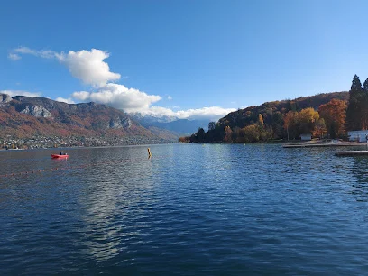 Canoë Kayak Club d’Annecy — Vista sul lago e sulle montagne