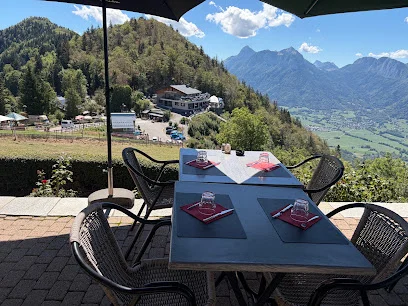 Chalet La Pricaz — Terrasse et tables en extérieur