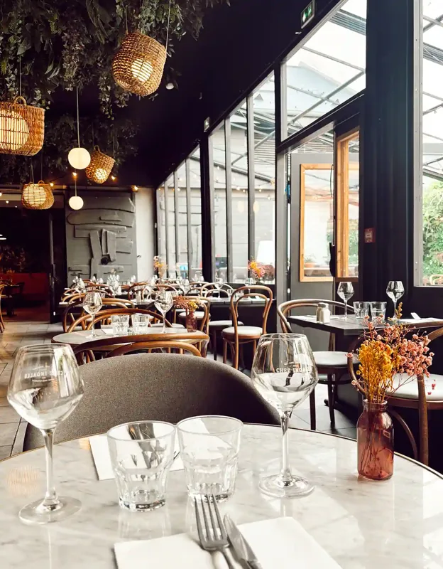 Chez Ingalls — Salle et tables