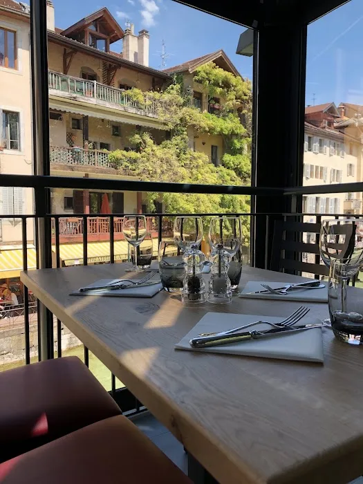 L'authentic — Salle et tables