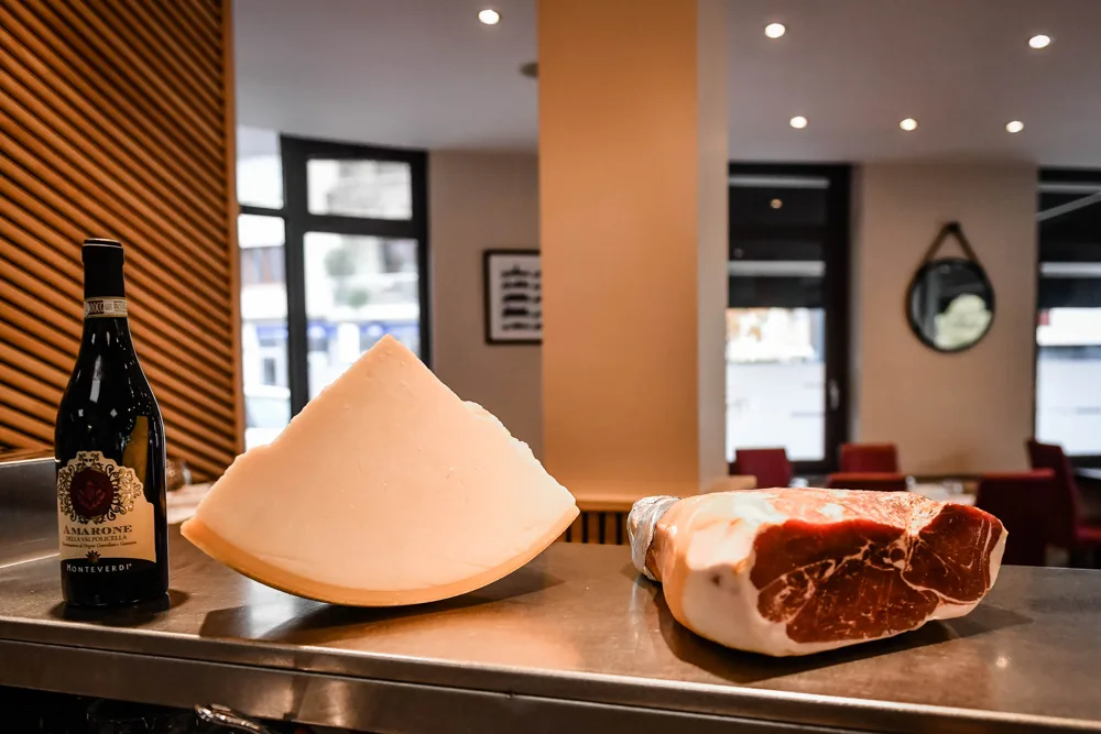 La Dolce Vita — Fromages présentés au comptoir