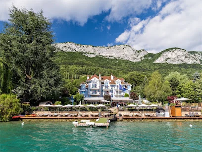 La Maison Bleue — Yoann Conte — Bâtiment et rives du lac