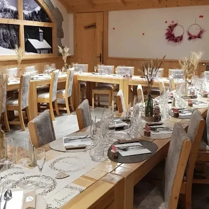 La Pointe Percée — Salle et tables