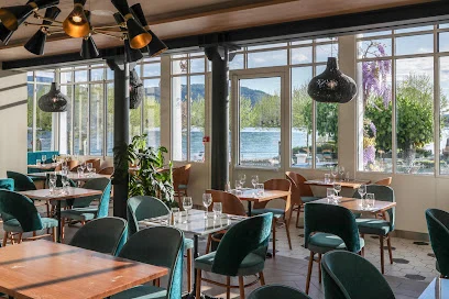 Le Bel Abri — Salle et tables