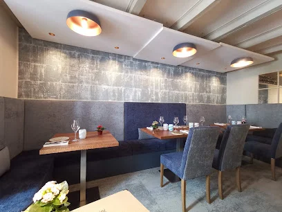 L’Esquisse — Salle et tables