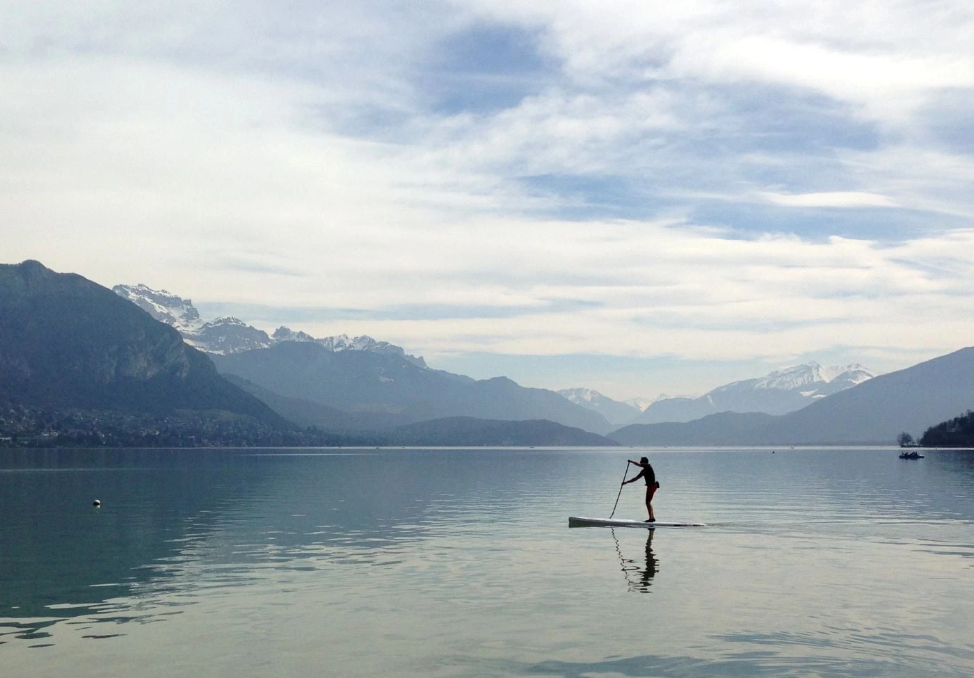 Stand-up paddle sur le lac d’Annecy