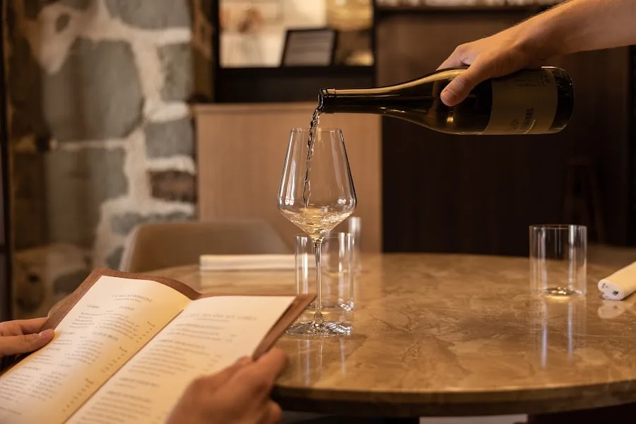 Restaurant Le Bourgeon — Salle et tables